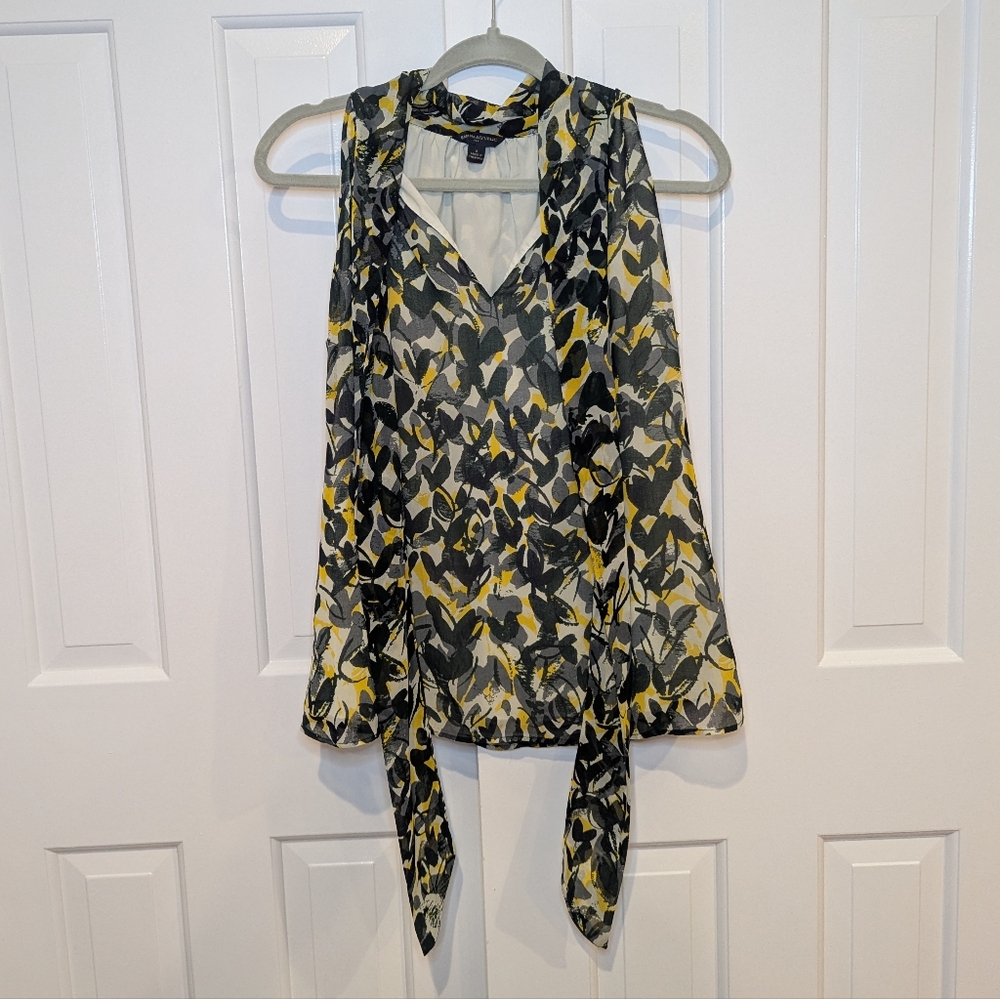 Banana Republic Blouse Tie-Neck Sleeveless Black Floral Top Size Small